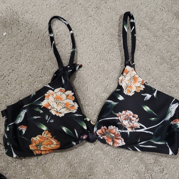 Bikini - Picture 2 of 3